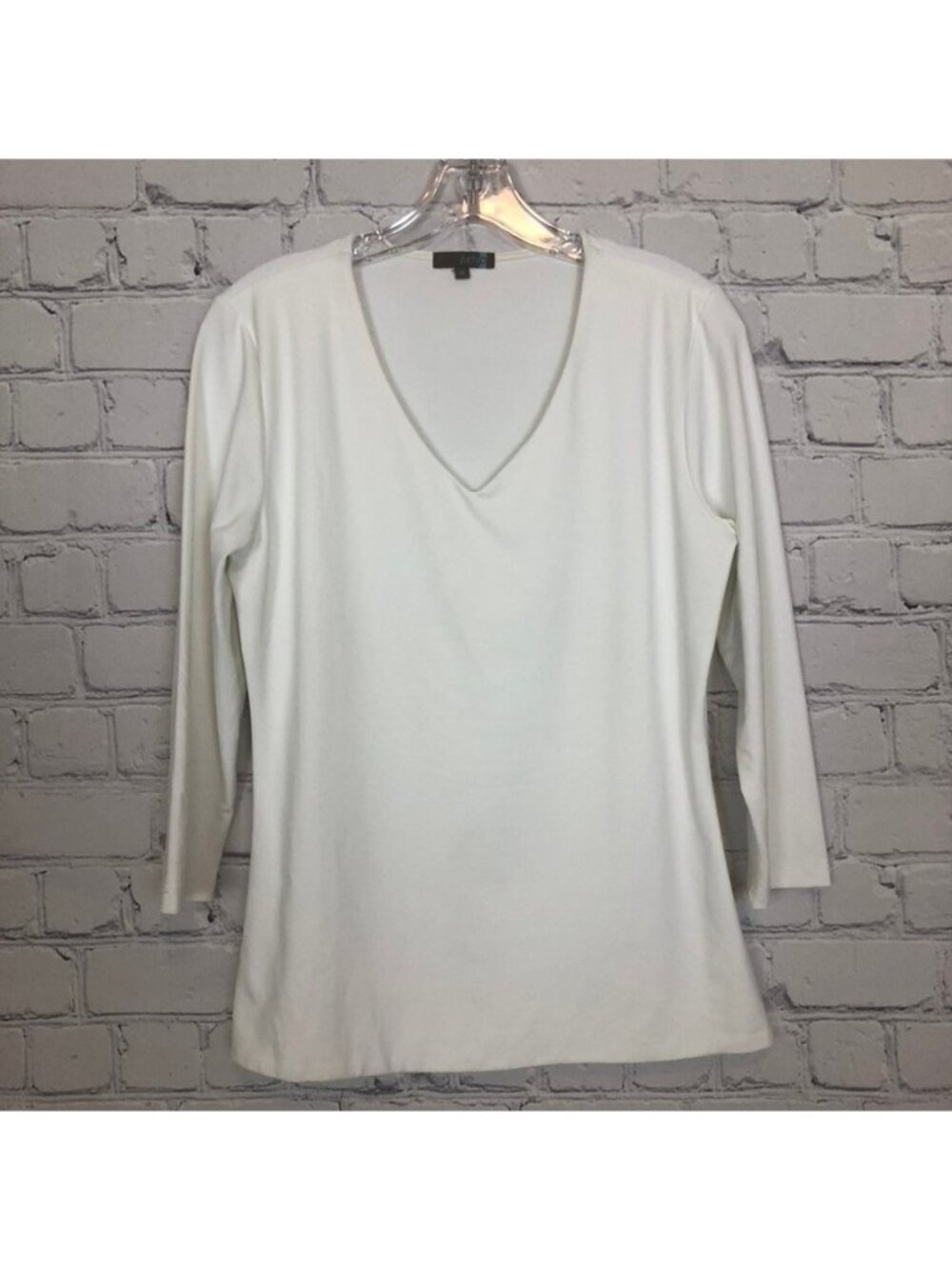 Judy P White V Neck Top Size M Stretch Knit 3/4 Sleeve